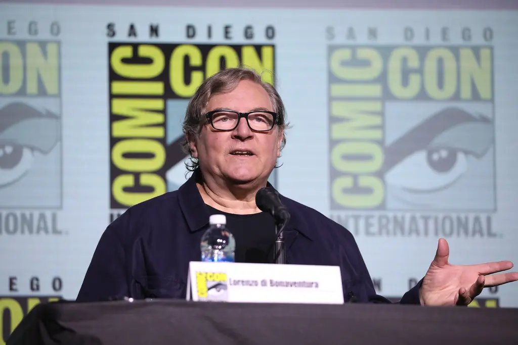Producătorul Lorenzo di Bonaventura vorbind la San Diego Comic-Con